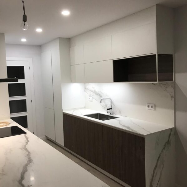 materials-llobregat-cocina-abierta-al-comedor-sarria2